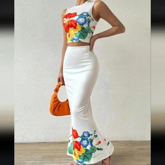 Women's Positioning Flower Printed Slim Fit Two Piece Set - Picture 1 of 4